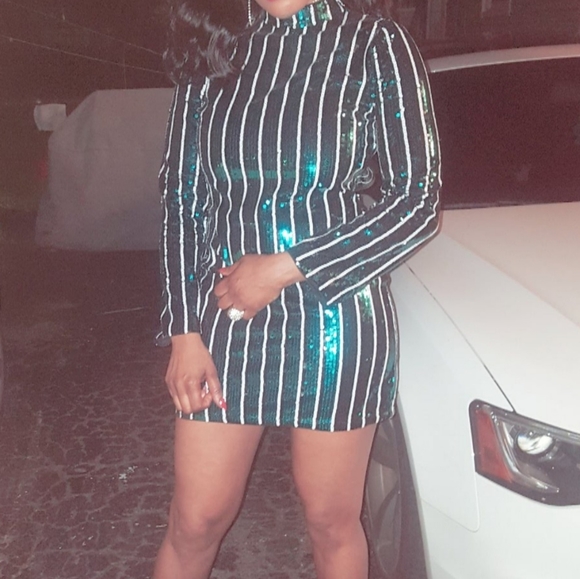 Sequin mini-dress with high neck in stripe - Picture 3 of 7